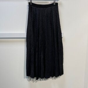 Chic Black Textured Maxi Skirt